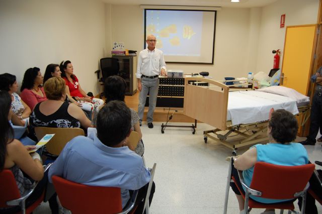 Formación específica en Las Torres de Cotillas para los cuidadores de mayores dependientes - 2, Foto 2
