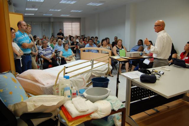 Formación específica en Las Torres de Cotillas para los cuidadores de mayores dependientes - 3, Foto 3