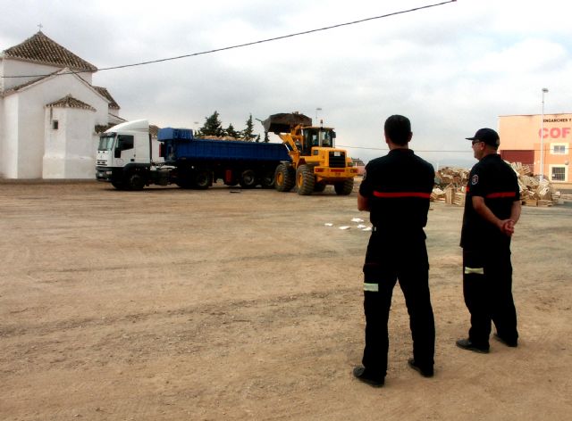 Los Bomberos inspeccionan más de 40 hogueras para evitar peligros esta noche - 1, Foto 1