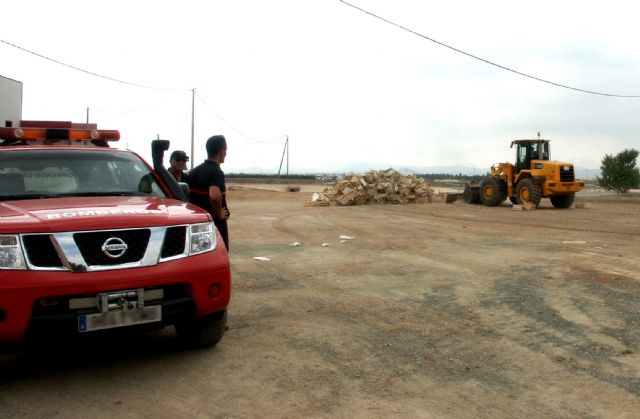 Los Bomberos inspeccionan más de 40 hogueras para evitar peligros esta noche - 2, Foto 2