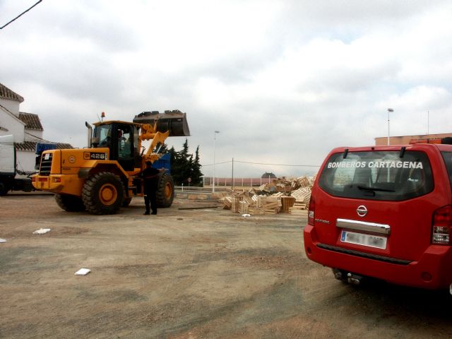 Los Bomberos inspeccionan más de 40 hogueras para evitar peligros esta noche - 3, Foto 3