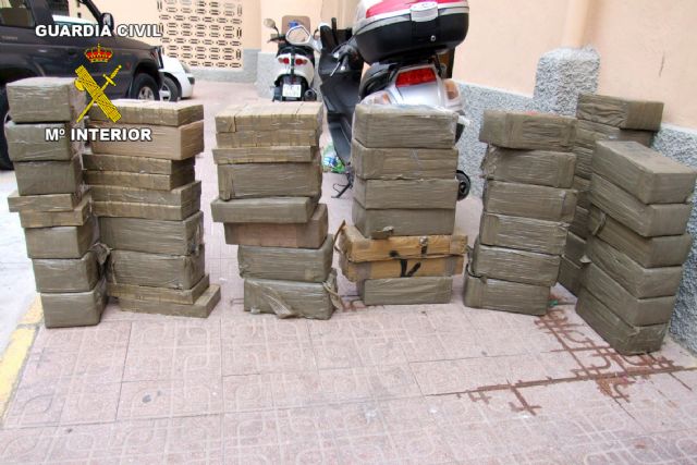 La Guardia Civil, tras la intervención de la Policía Local de Águilas, incauta media tonelada de hachís en embarcaciones de recreo - 1, Foto 1