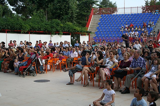 La alcaldesa y la concejal de Educación asistieron a la fiesta fin de curso de la escuela infantil municipal Clara Campoamor, Foto 2