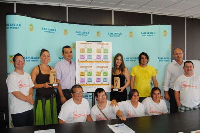 Natalia Hernández gana el concurso del cartel de la Aidemarcha 2011 con el eslogan Enchúfate a la marcha - 1, Foto 1