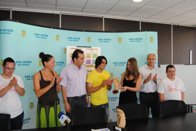 Natalia Hernández gana el concurso del cartel de la Aidemarcha 2011 con el eslogan Enchúfate a la marcha - 2, Foto 2
