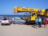 Rescatada con xito la embarcacin varada en la Playa de La Carolina