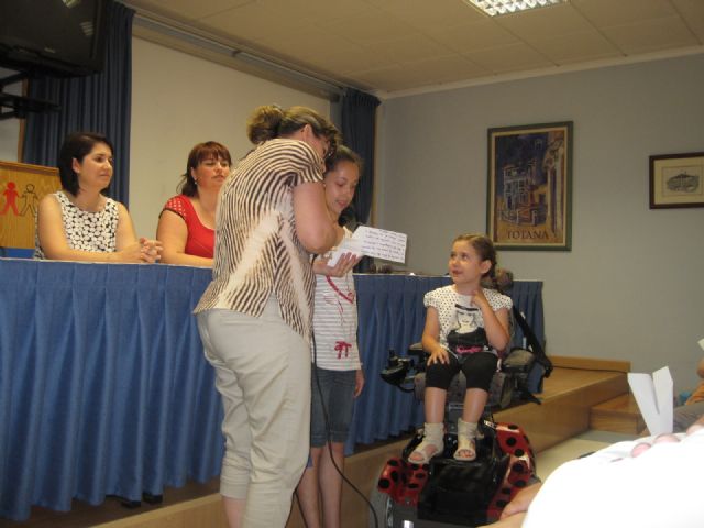 Clausuran los servicios del curso 2010/2011 de la asociación de D´Genes, Foto 3