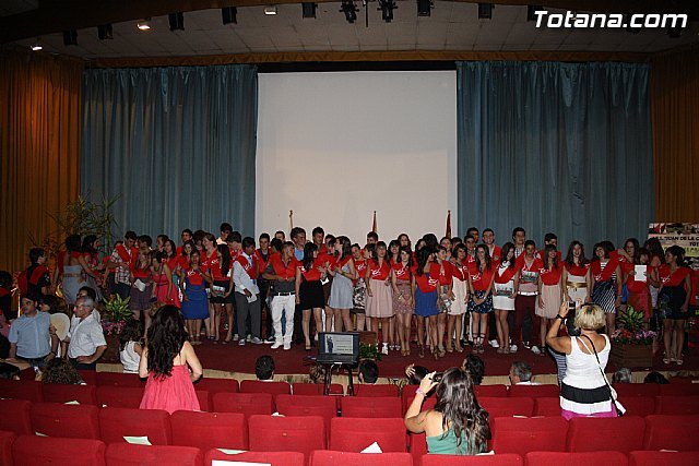 Los alumnos de 4° de la ESO del IES Juan de la Cierva y Codorniú reciben sus becas - 1, Foto 1