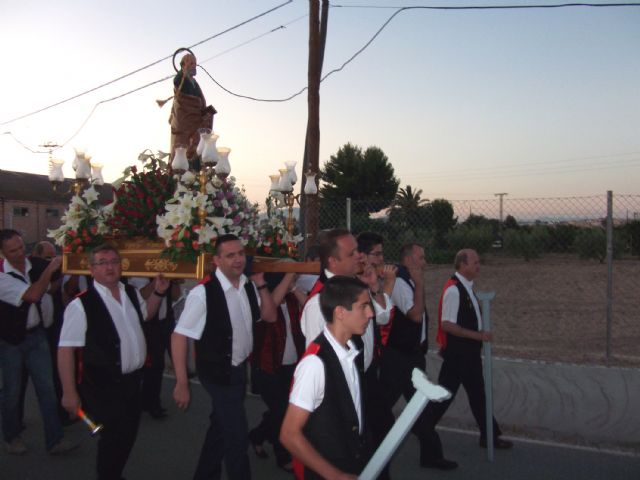 Los vecinos del barrio torreño de San Pedro sacan en procesión a su patrón - 2, Foto 2