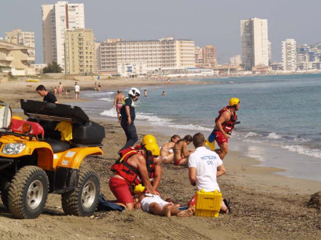 Rescatados quince bañistas durante el primer fin de semana de verano - 1, Foto 1