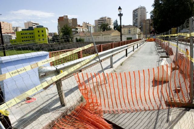Corte de tráfico del puente del Barrio de la Concepción por el traslado de la pasarela peatonal - 1, Foto 1