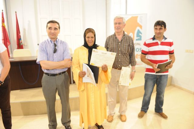 Atención Social muestra a los inmigrantes cómo funcionan los servicios públicos - 1, Foto 1