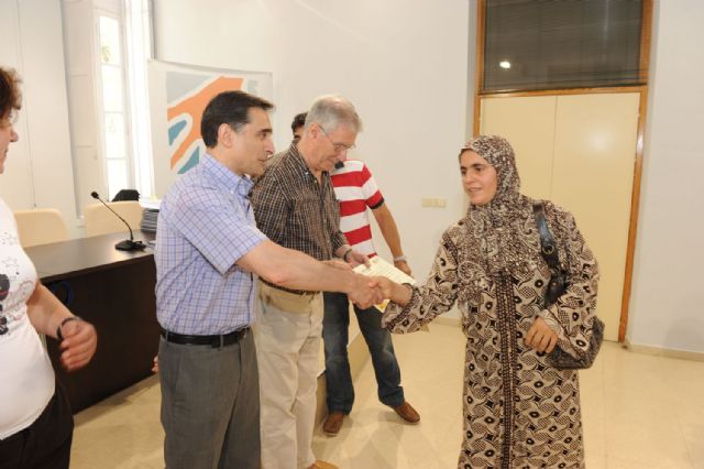 Atención Social muestra a los inmigrantes cómo funcionan los servicios públicos - 4, Foto 4