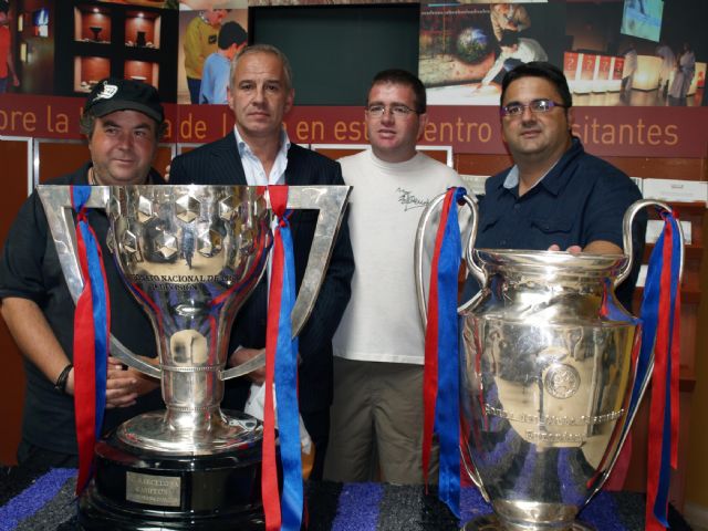 La Federacin de Peñas Barcelonistas de la Regin de Murcia y el FC Barcelona con los afectados por el terremoto de Lorca - 2
