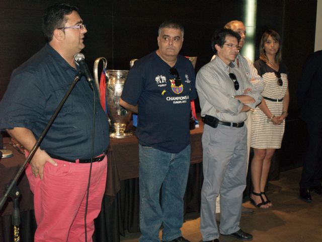 La Federacin de Peñas Barcelonistas de la Regin de Murcia y el FC Barcelona con los afectados por el terremoto de Lorca - 3