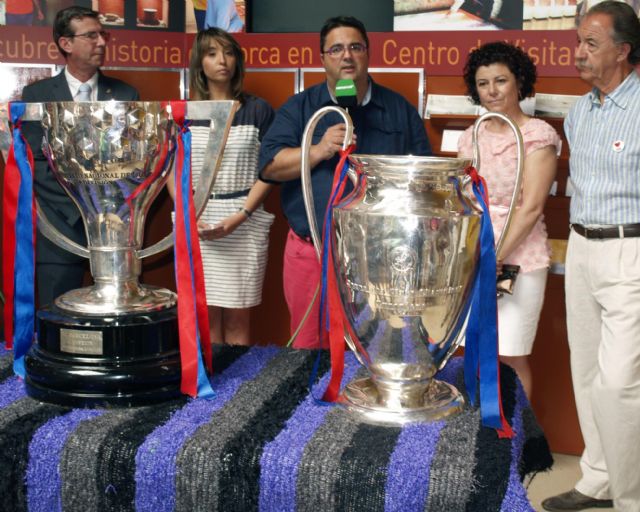 La Federacin de Peñas Barcelonistas de la Regin de Murcia y el FC Barcelona con los afectados por el terremoto de Lorca - 5