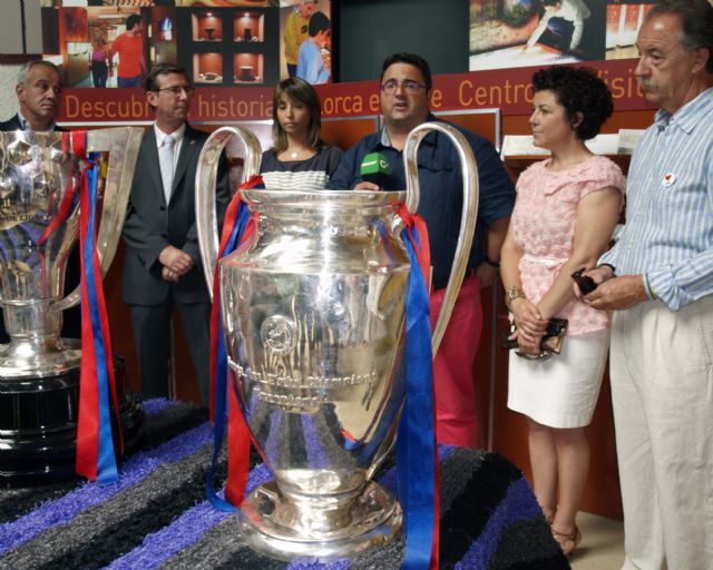 La Federacin de Peñas Barcelonistas de la Regin de Murcia y el FC Barcelona con los afectados por el terremoto de Lorca - 6