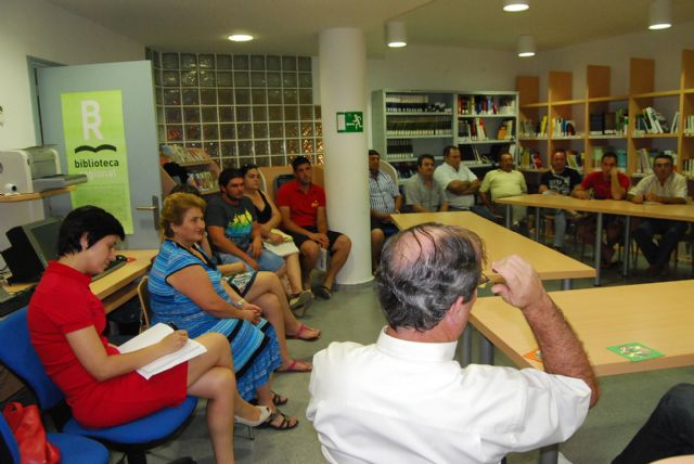 El nuevo equipo de Gobierno se reúne con los colectivos vecinales de la pedanía de El Paretón, Foto 2