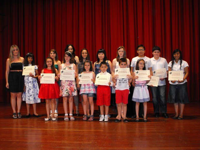 Los alumnos de piano de la profesora Cecilia Aznar en la academia de música de Totana, celebraron su audición de final de curso, Foto 1