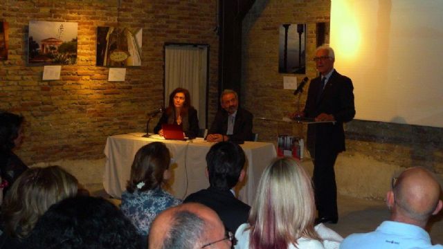 El profesor de la Universidad de Murcia Pedro Luis Ladrón de Guevara recibe el premio Ninfa Galatea por una publicación - 1, Foto 1