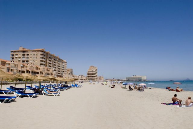 95 personas y 40 vehículos mantendrán las playas a punto este verano - 1, Foto 1