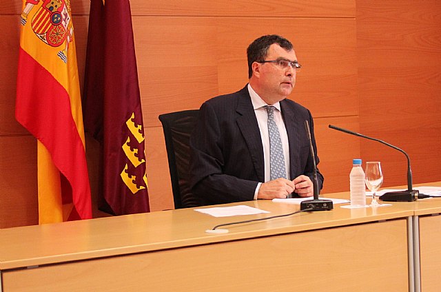 El portavoz del Ejecutivo regional, José Ballesta, en la rueda de prensa para informar de los asuntos acordados por el Consejo de Gobierno.  , Foto 1