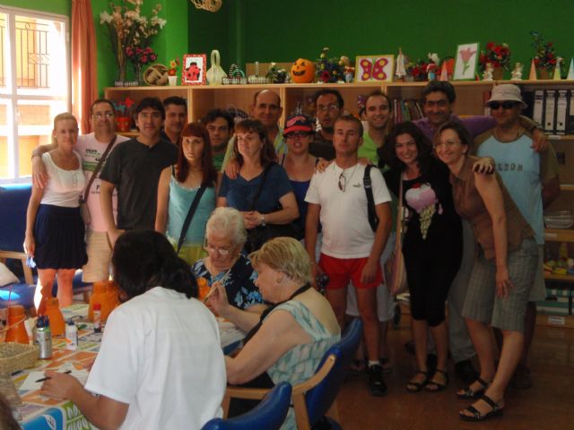 Los usuarios del Servicio de Apoyo Psicosocial visitan el Centro de Día de Personas Mayores, Foto 2
