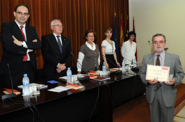 El escritor leonés José Luna Borge, gana el Premio de Poesía Dionisia García-Universidad de Murcia 2011 - 2, Foto 2