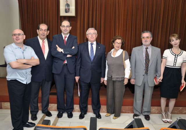 José Luna Borge gana el Premio de Poesía Dionisia García-Universidad de Murcia - 1, Foto 1