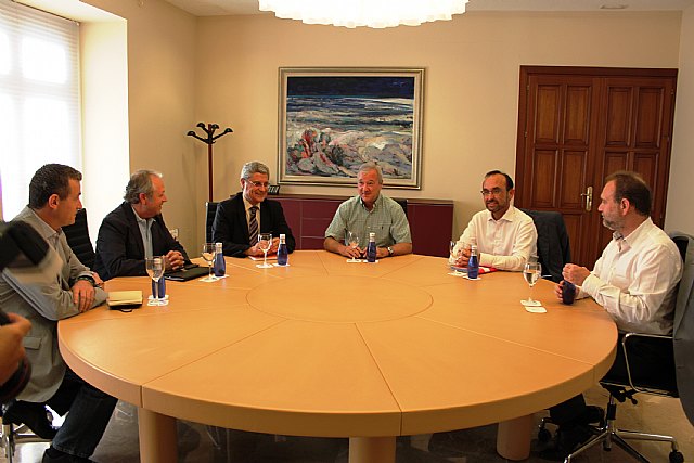 Valcárcel preside el primer encuentro con empresarios y sindicatos para retomar el diálogo social - 1, Foto 1