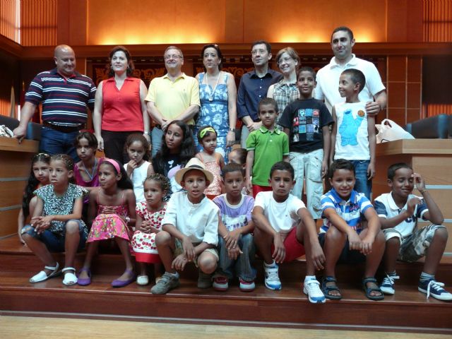 El Alcalde de Molina de Segura ha recibido a los niños saharauis de los campamentos de refugiados de Tindouf hoy martes, 5 de julio de 2011 - 1, Foto 1