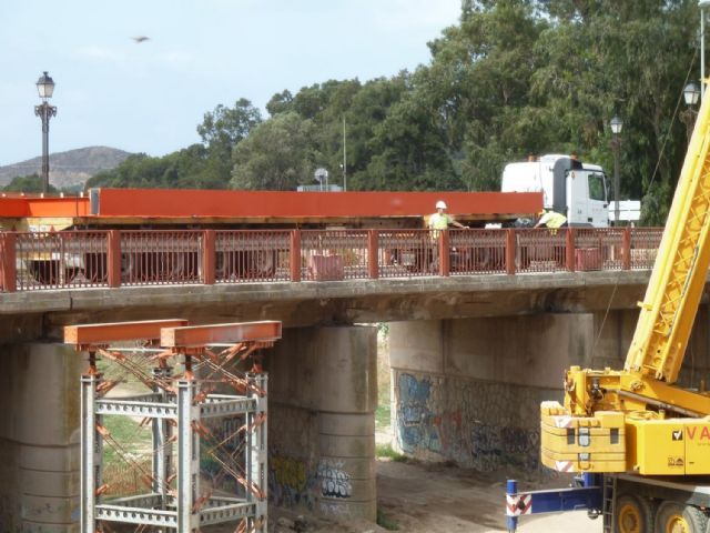 Nuevos cortes de tráfico por la instalación de la pasarela peatonal del barrio de la Concepción - 1, Foto 1