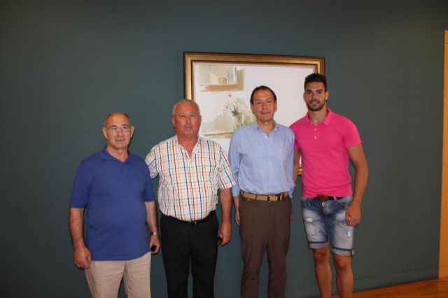 El Alcalde recibe a Alberto Botía, futbolista campeón de Europa sub 21 - 1, Foto 1
