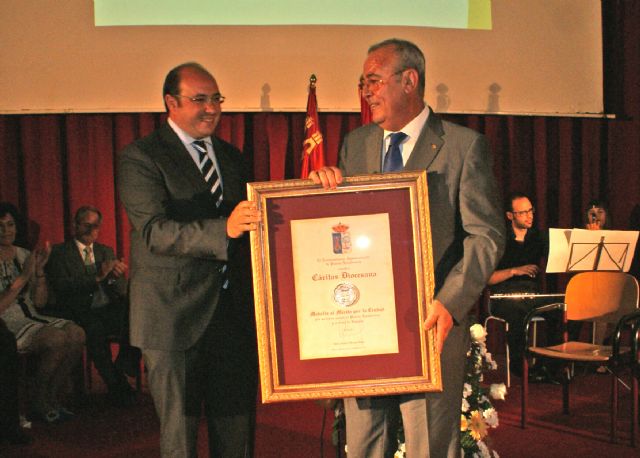 El Ayuntamiento de Puerto Lumbreras otorgó la Medalla de Oro a título póstumo al primer Alcalde de la democracia en el municipio - 4, Foto 4