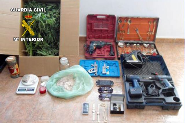 La Guardia Civil detiene a un clan familiar por tráfico de drogas y robo con fuerza - 2, Foto 2