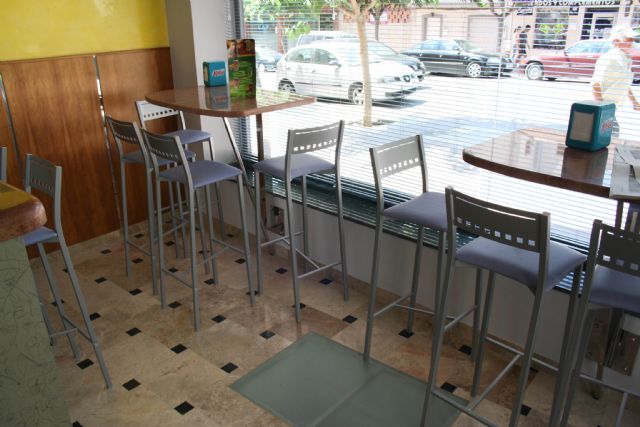 Abre sus puertas Cafetera - Heladera La General - 1