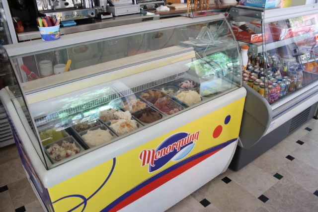 Abre sus puertas Cafetera - Heladera La General - 2