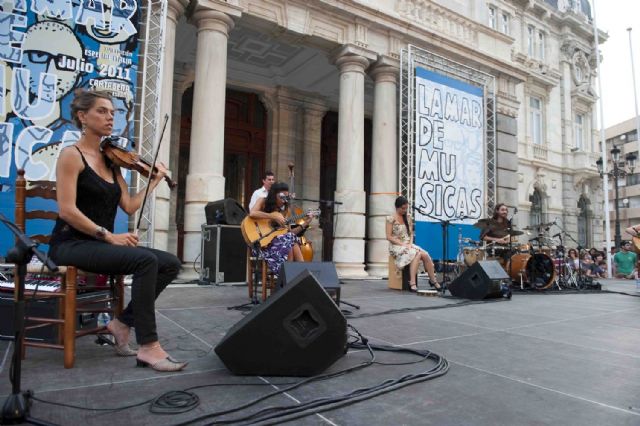 La plaza del Ayuntamiento se llena del flamenco dulce de Las Migas - 2, Foto 2