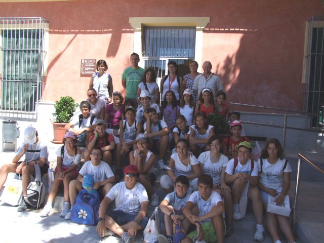 Una treintena de niños aprenden inglés en el campamento de verano de Blanca - 1, Foto 1