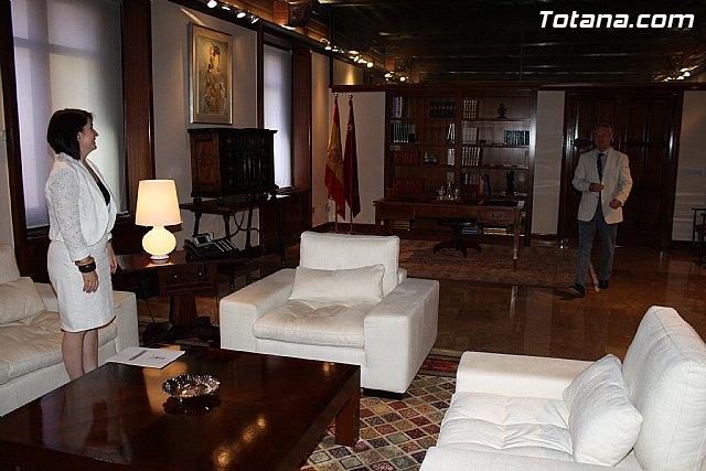 Primer encuentro institucional de la alcaldesa de Totana con el presidente de la Comunidad Autnoma - 3