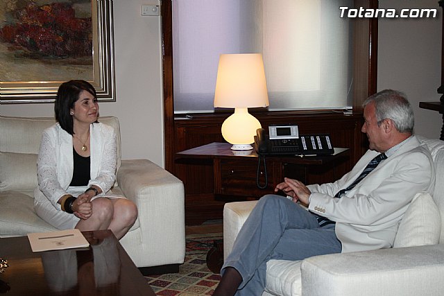 Primer encuentro institucional de la alcaldesa de Totana con el presidente de la Comunidad Autnoma - 10