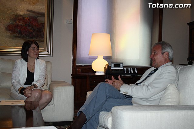 Primer encuentro institucional de la alcaldesa de Totana con el presidente de la Comunidad Autnoma - 11