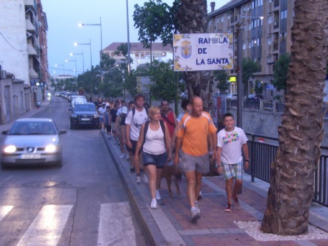 Éxito de participación y buen ambiente en las caminatas nocturnas de verano organizadas por la concejalía de Deportes, Foto 1