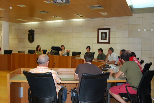 La alcaldesa anuncia que se reducirá en un 50 por ciento las licencias de ocupación de la vía pública por las terrazas - 1, Foto 1