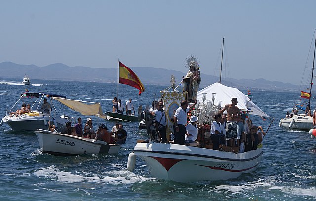 Miles de personas acompañan a la patrona de los pescadores en la romería de San Pedro del Pinatar - 1, Foto 1
