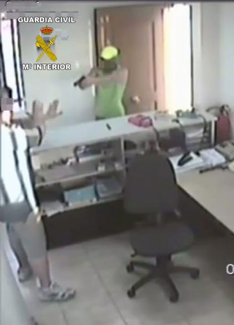 La Guardia Civil detiene a los dos presuntos atracadores de una estación de servicio en Lorquí - 2, Foto 2