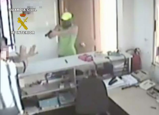 La Guardia Civil detiene a los dos presuntos atracadores de una estación de servicio en Lorquí - 3, Foto 3