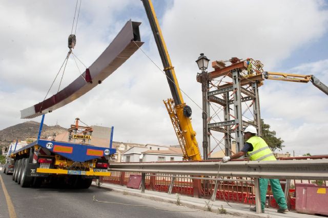Comienzan los trabajos de colocación del arco del puente del Barrio de la Concepción - 4, Foto 4