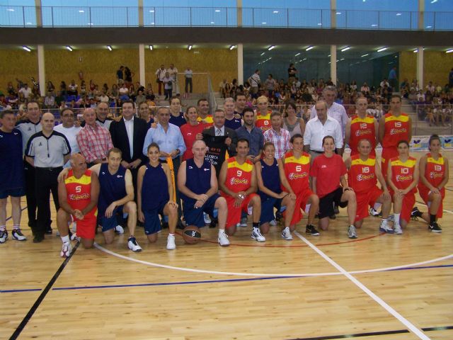 La  solidaridad de los baloncestistas aporta cerca de 3.000 € a los damnificados de los terremotos de Lorca - 1, Foto 1