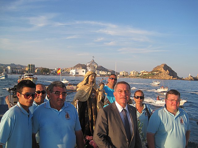 Varios cientos de personas acompañan a la Virgen del Carmen durante la Procesión Marinera de Águilas - 1, Foto 1